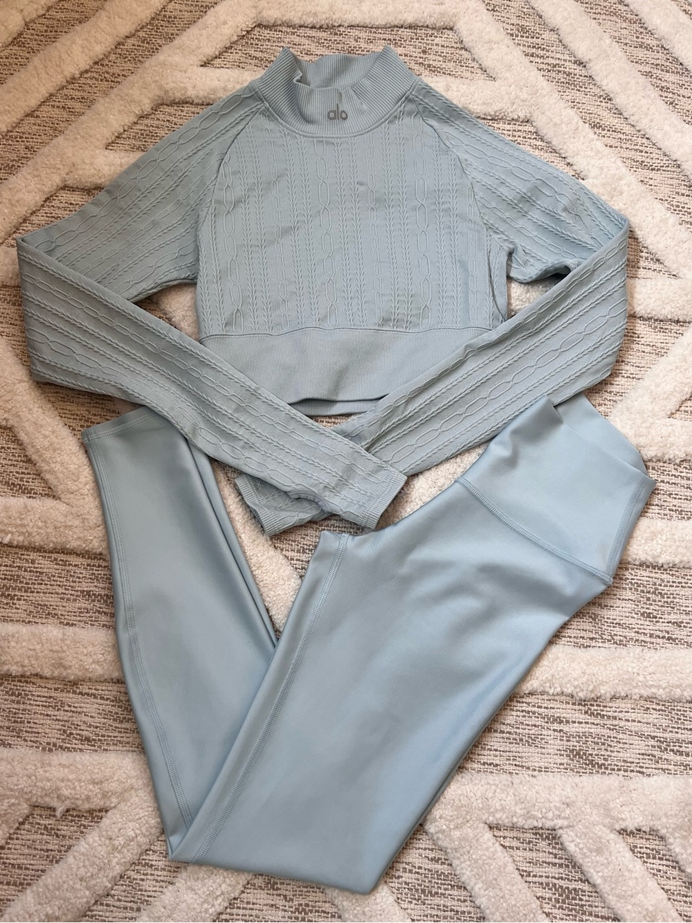 Set!(2) ALO Airlift Chalk Blue 7/8 Leggings XS & Crop Long Sleeve Cable Top XS